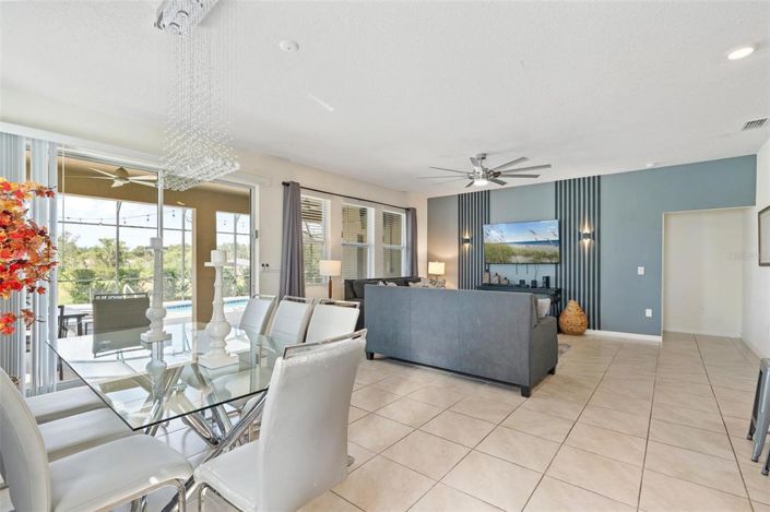 Image No.10-6 Bed Property for sale