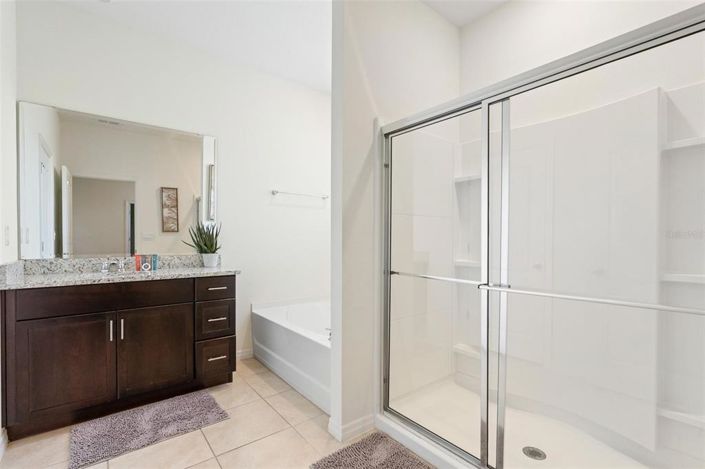 Image No.24-6 Bed Property for sale