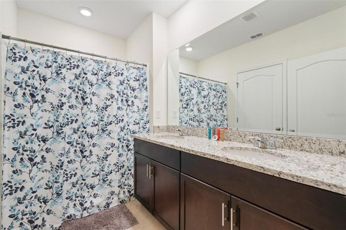 Image No.28-6 Bed Property for sale