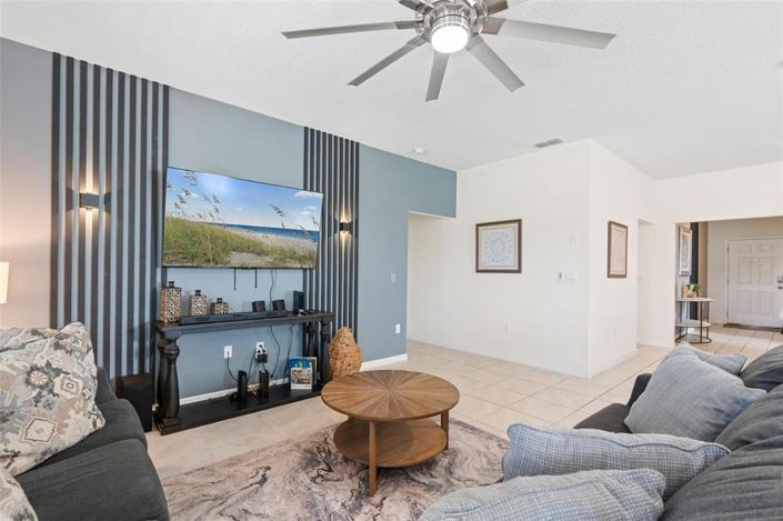 Image No.8-6 Bed Property for sale