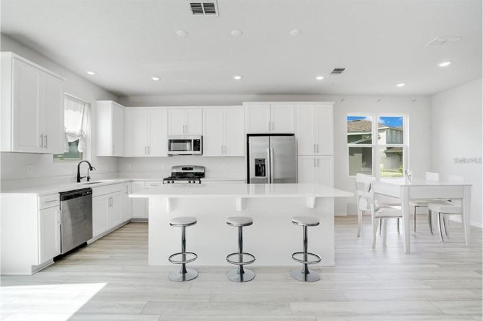 Image No.4-4 Bed Property for sale