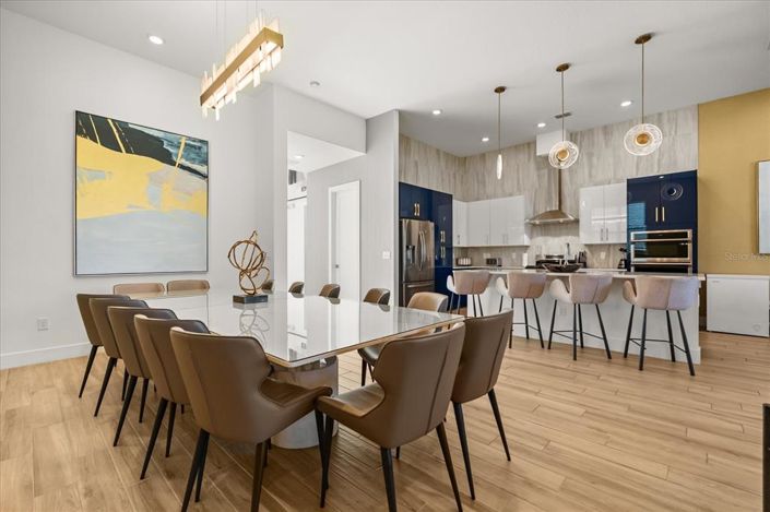 Image No.10-6 Bed Property for sale