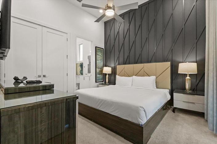 Image No.25-6 Bed Property for sale