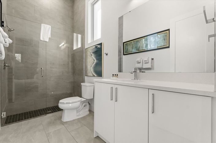 Image No.27-6 Bed Property for sale