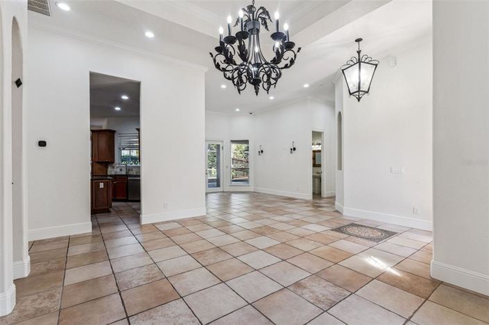 Image No.12-5 Bed Property for sale