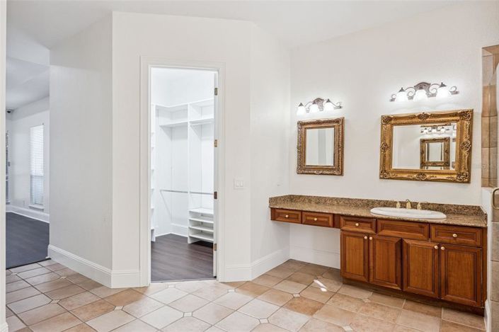 Image No.22-5 Bed Property for sale