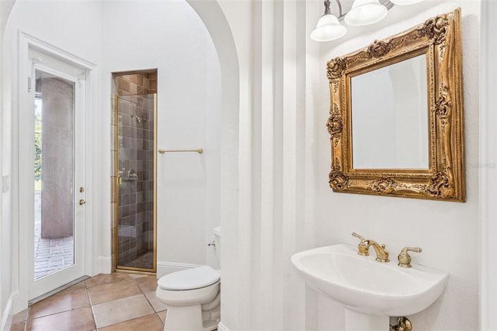 Image No.26-5 Bed Property for sale