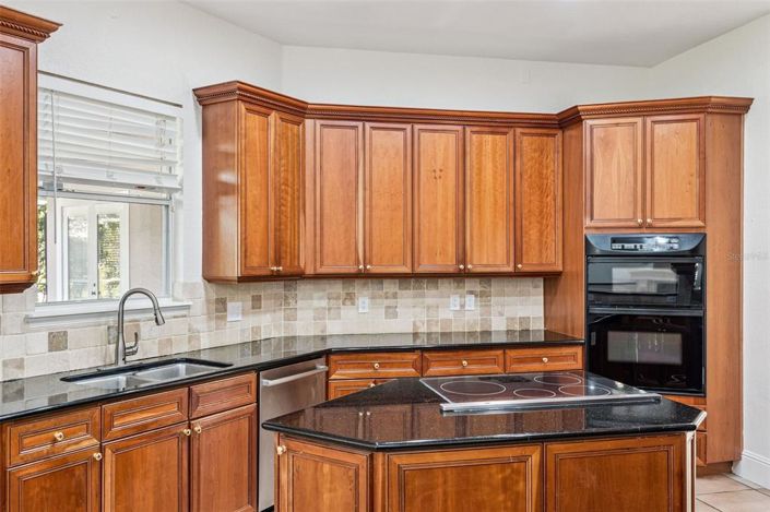 Image No.7-5 Bed Property for sale