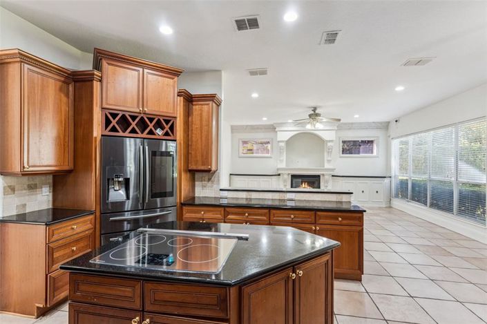 Image No.8-5 Bed Property for sale