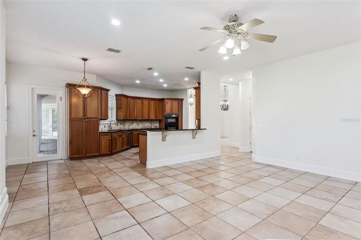 Image No.9-5 Bed Property for sale