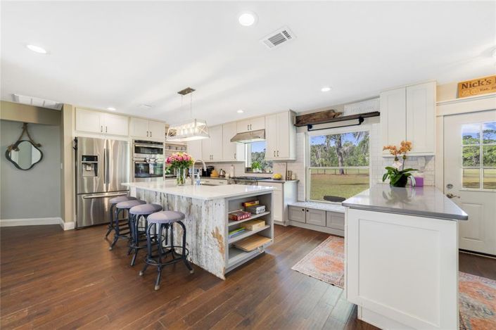 Image No.10-3 Bed Property for sale