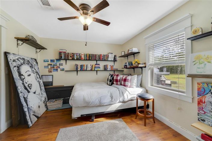 Image No.18-3 Bed Property for sale