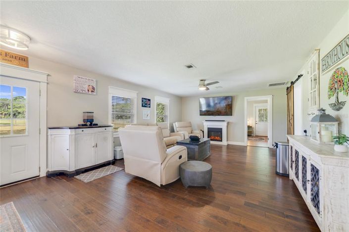 Image No.8-3 Bed Property for sale