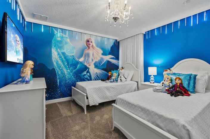 Image No.12-8 Bed Property for sale