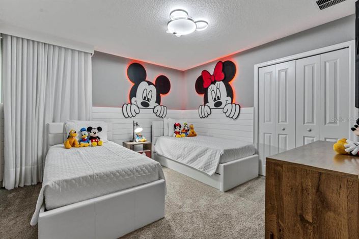 Image No.13-8 Bed Property for sale