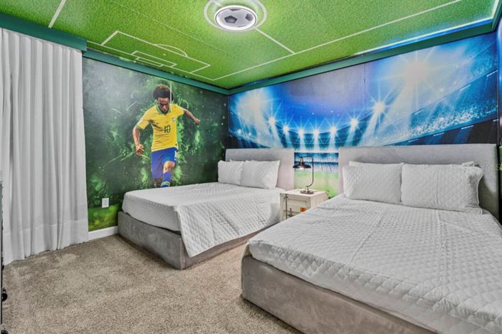 Image No.14-8 Bed Property for sale