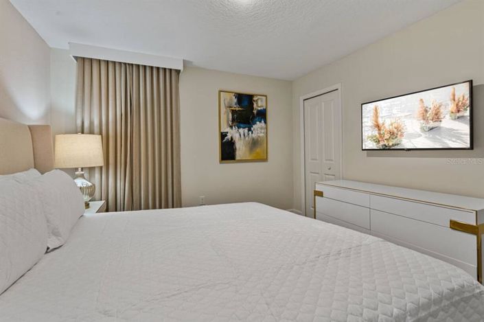 Image No.16-8 Bed Property for sale