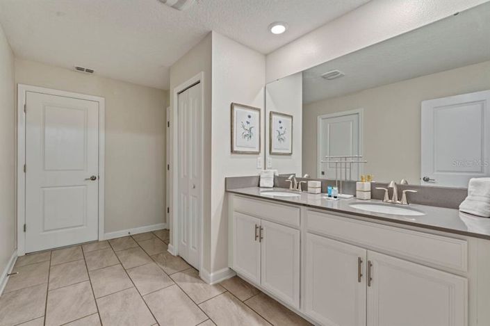 Image No.17-8 Bed Property for sale