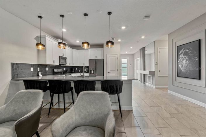 Image No.2-8 Bed Property for sale