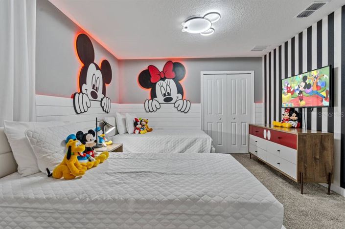 Image No.22-8 Bed Property for sale