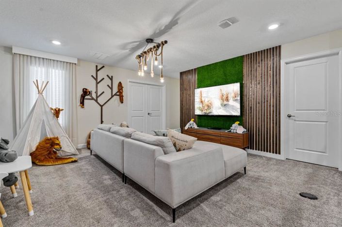 Image No.27-8 Bed Property for sale