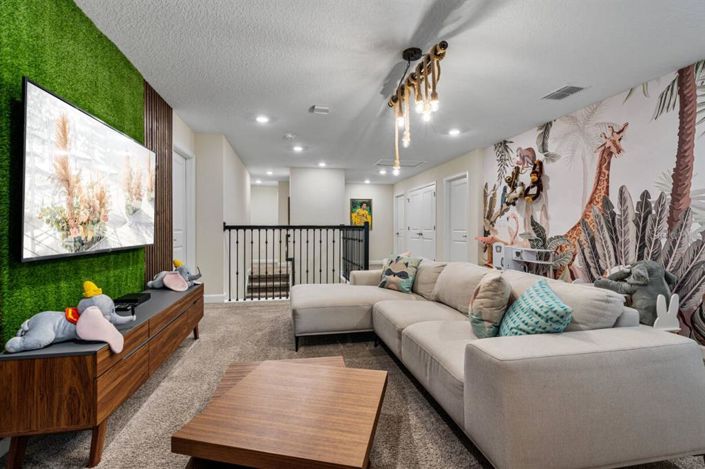 Image No.28-8 Bed Property for sale