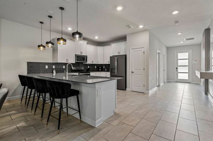 Image No.3-8 Bed Property for sale