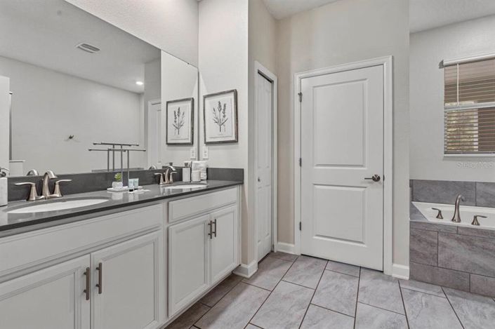 Image No.30-8 Bed Property for sale