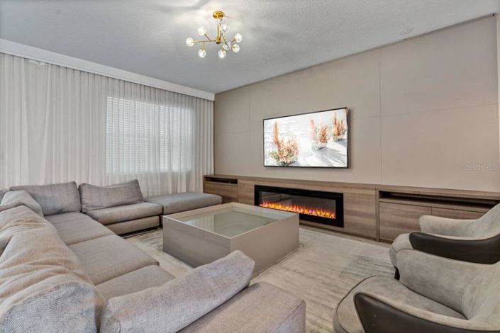 Image No.5-8 Bed Property for sale