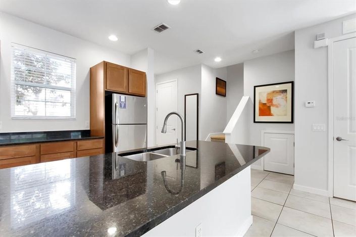 Image No.9-2 Bed Townhouse for sale