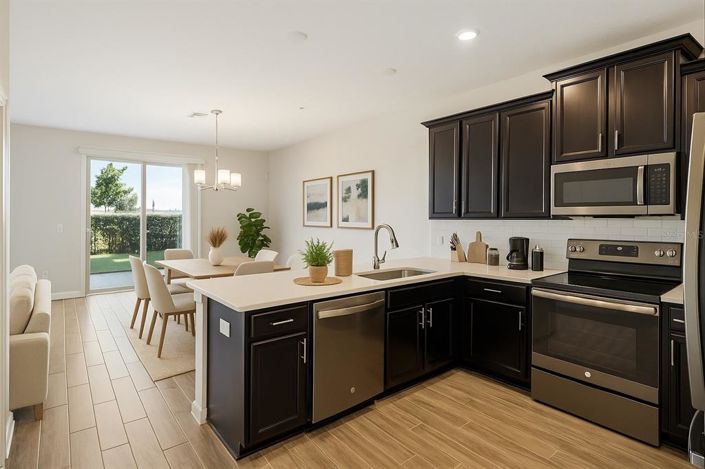 Image No.19-3 Bed Townhouse for sale