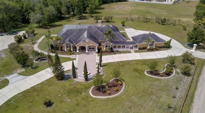 Image No.1-5 Bed Property for sale