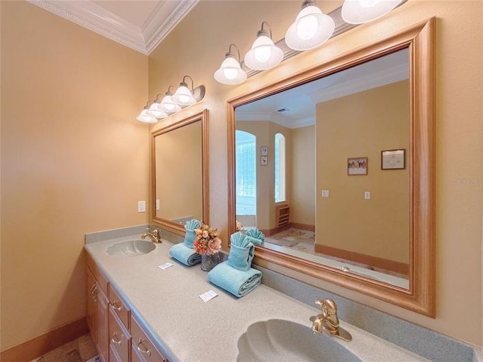 Image No.25-5 Bed Property for sale