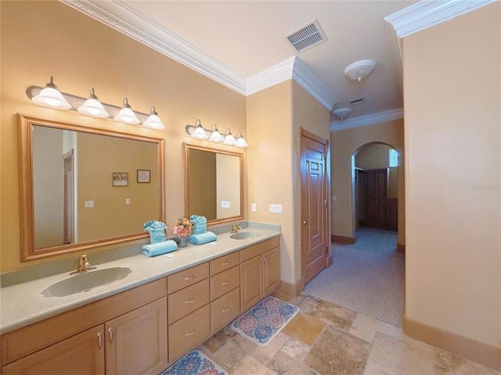 Image No.27-5 Bed Property for sale