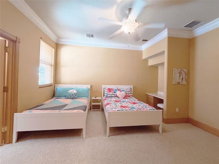 Image No.56-5 Bed Property for sale