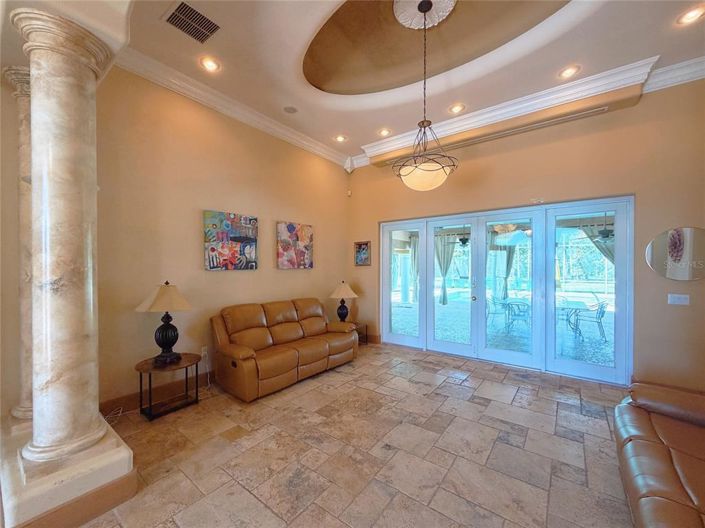 Image No.8-5 Bed Property for sale