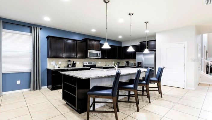 Image No.10-8 Bed Property for sale