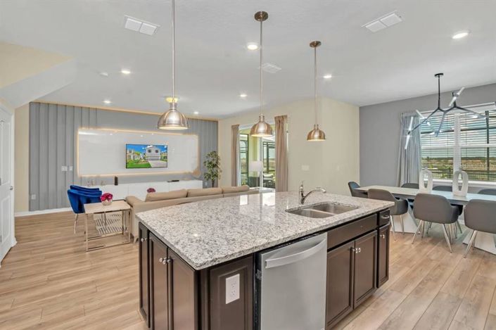 Image No.8-5 Bed Property for sale