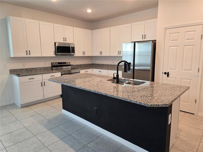 Image No.19-3 Bed Property for sale