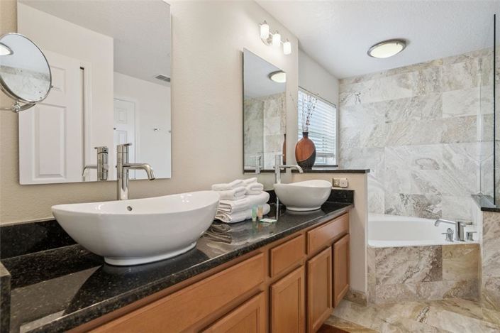 Image No.40-5 Bed Property for sale