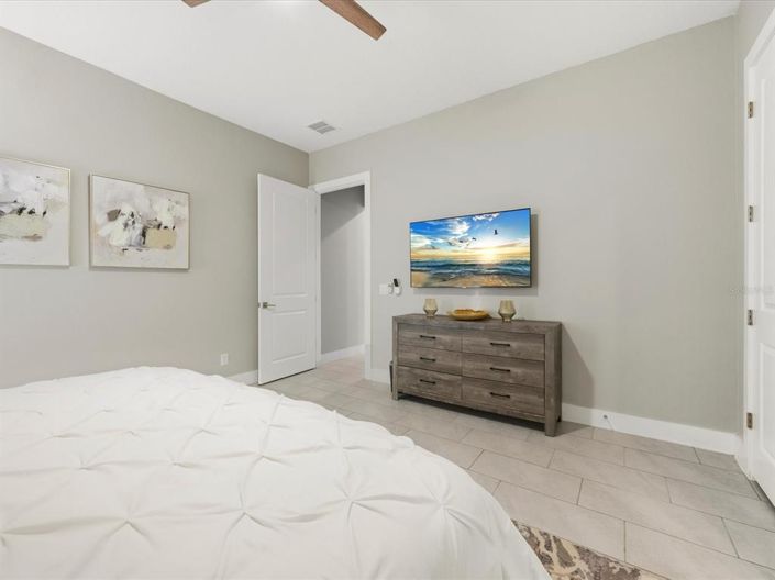 Image No.19-10 Bed Property for sale