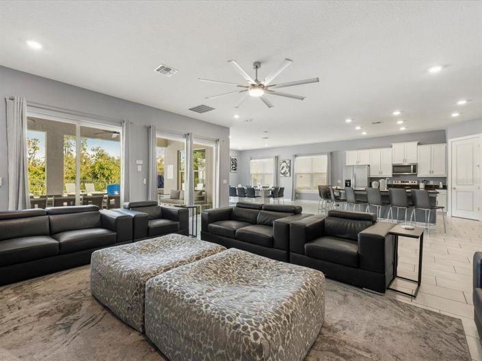 Image No.2-10 Bed Property for sale