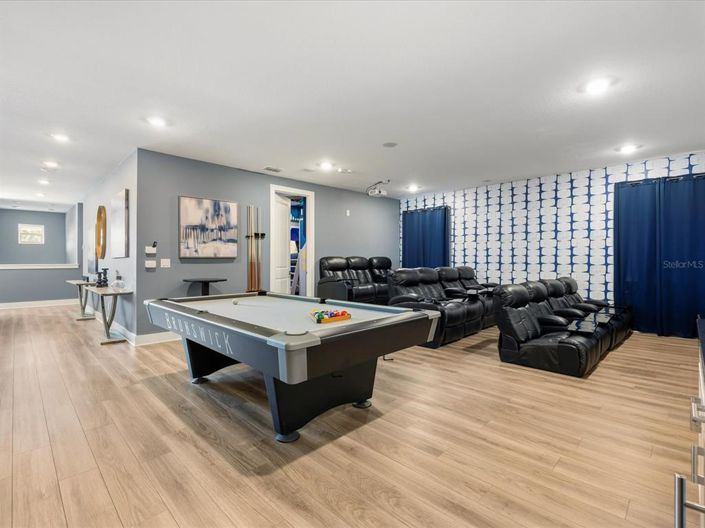 Image No.24-10 Bed Property for sale