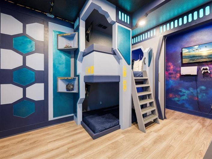 Image No.25-10 Bed Property for sale