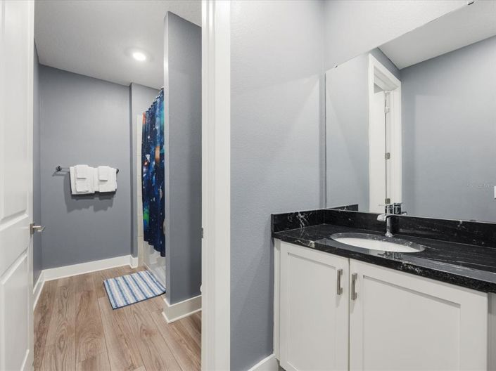 Image No.28-10 Bed Property for sale