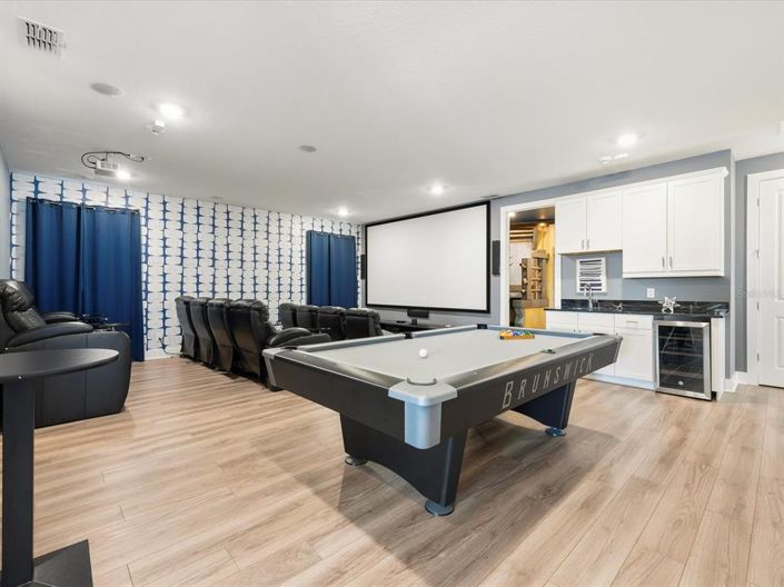 Image No.4-10 Bed Property for sale