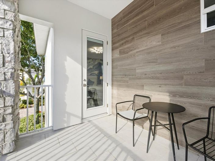 Image No.50-10 Bed Property for sale