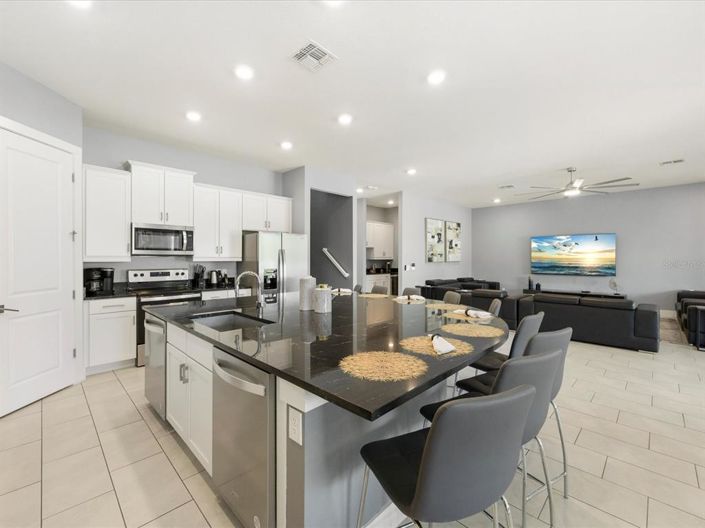 Image No.8-10 Bed Property for sale