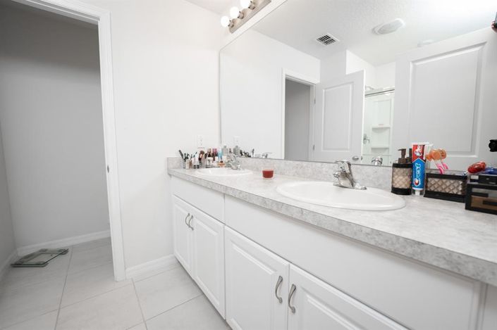 Image No.8-4 Bed Property for sale