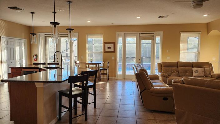 Image No.11-8 Bed Property for sale